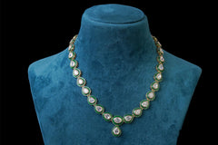 Emerald Kundan Minimal Necklace Set