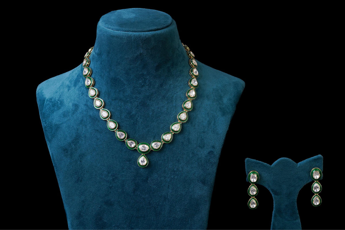 Emerald Kundan Minimal Necklace Set
