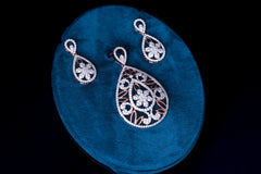 Blossom Lattice Diamond Pendant Set