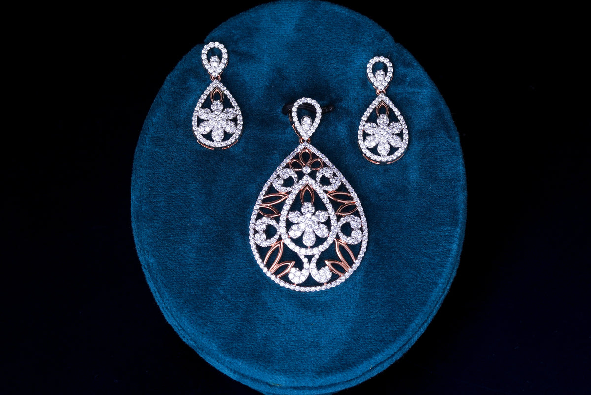 Blossom Lattice Diamond Pendant Set