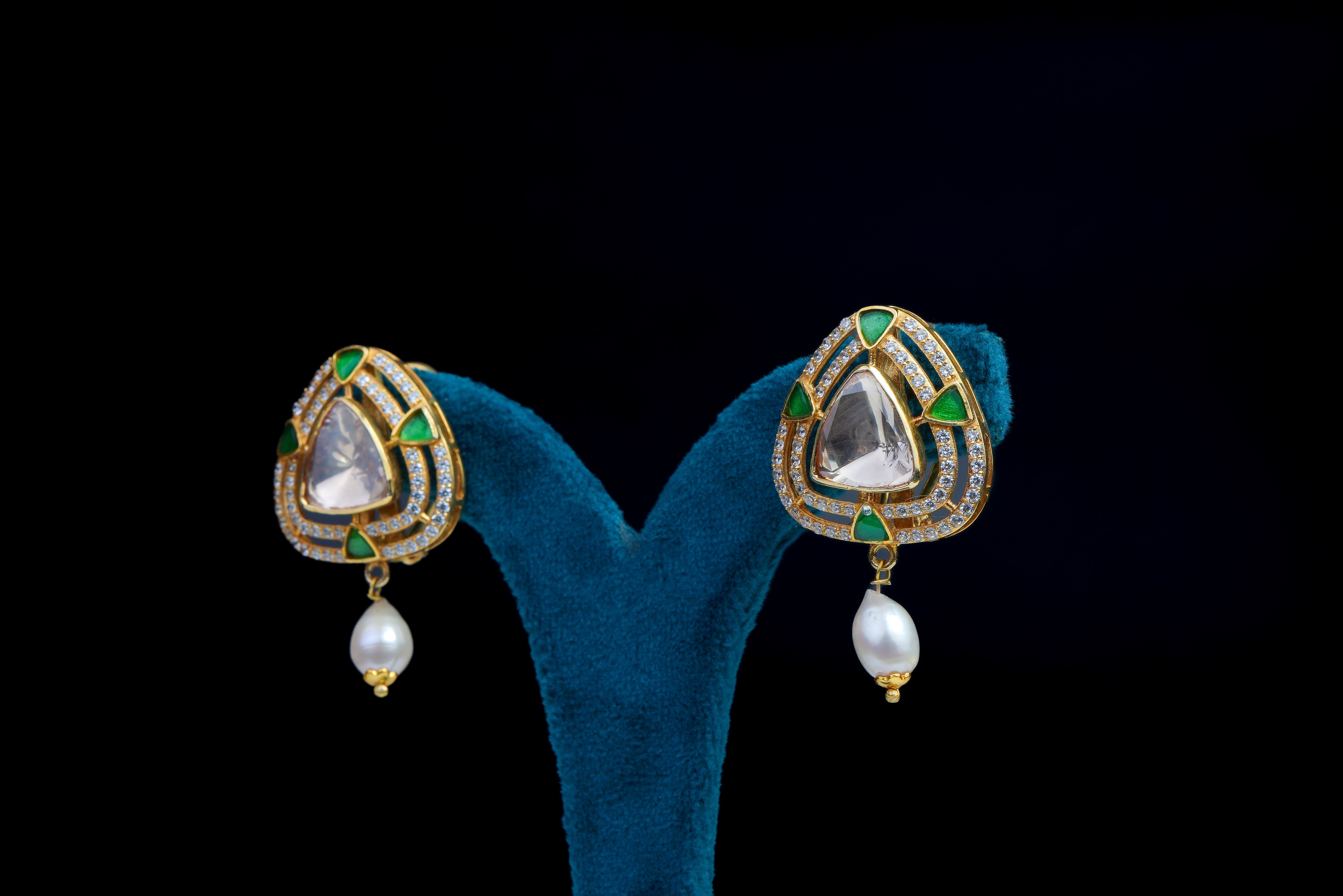 Emerald Elegance Kundan Jhumka Necklace
