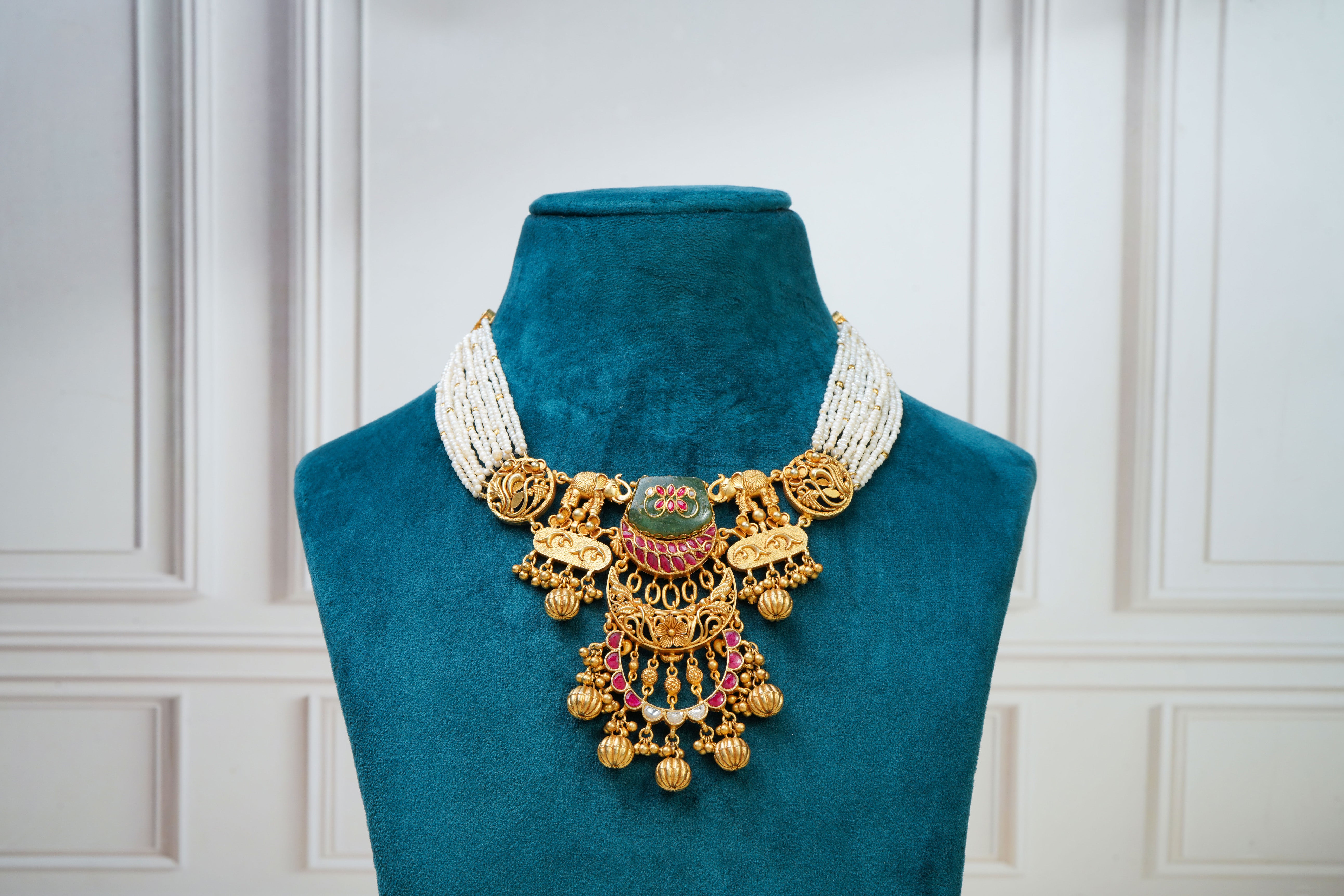 Heritage Silver Jewellery Set with Timeless Elegance