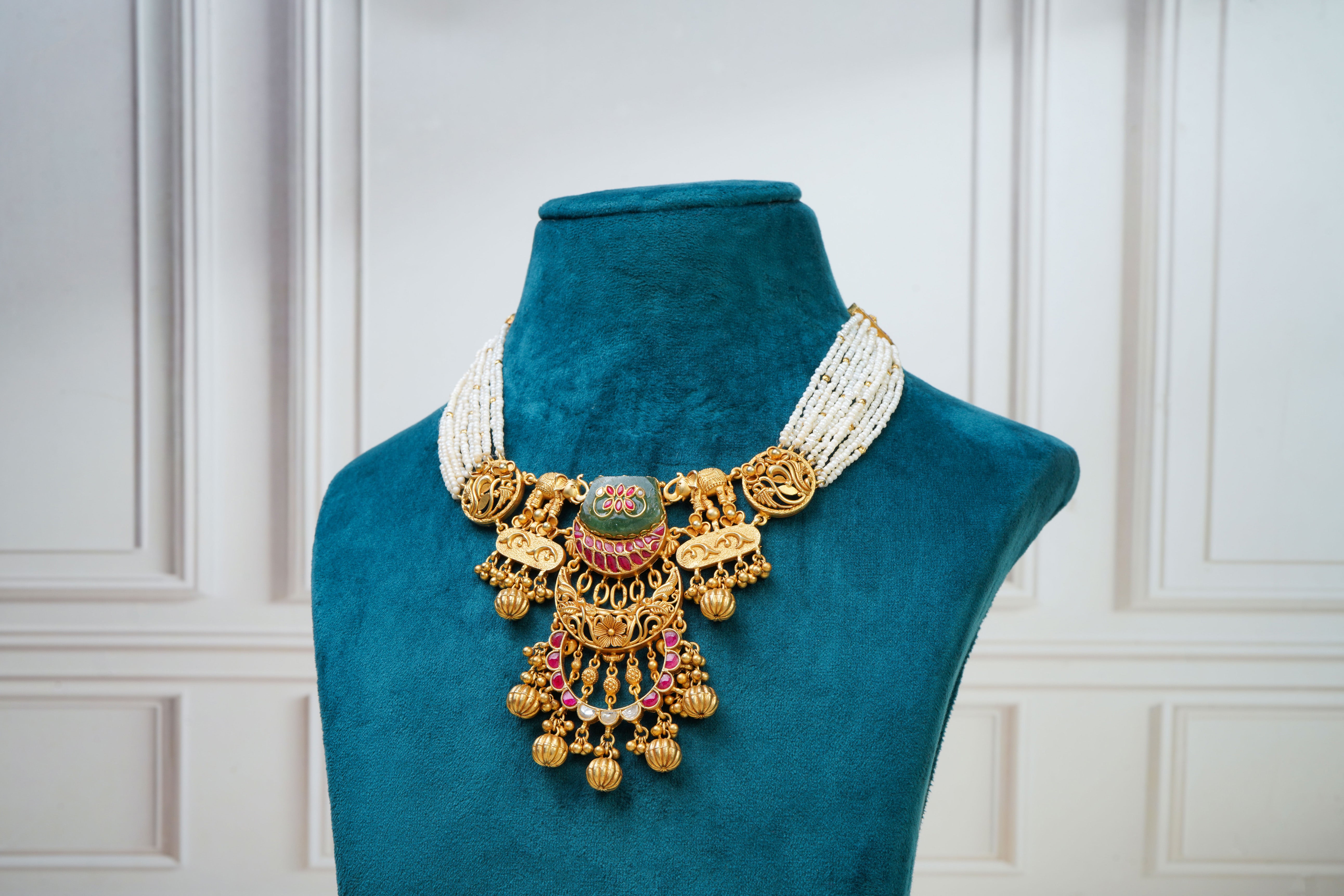 Heritage Silver Jewellery Set with Timeless Elegance