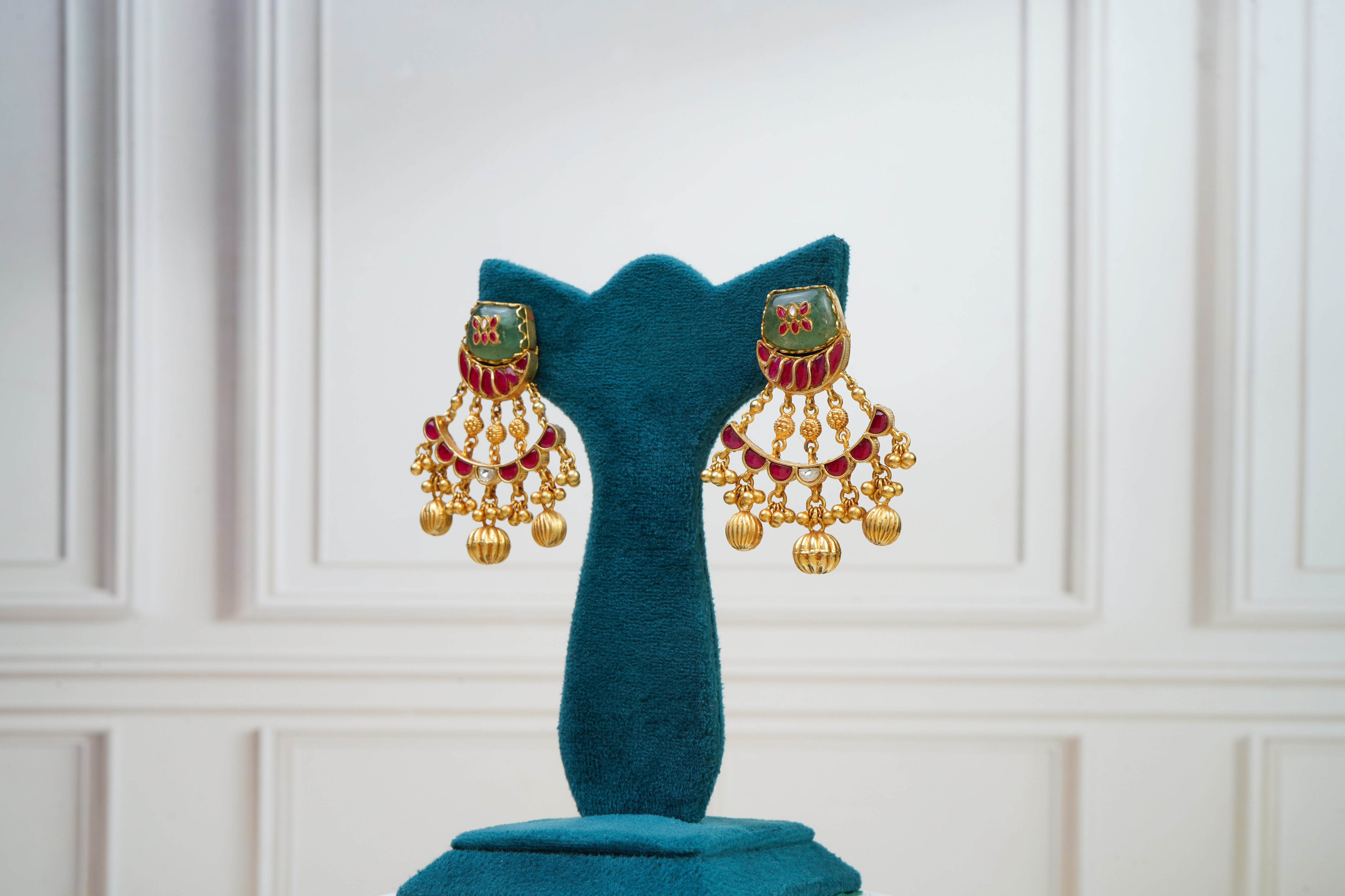 Heritage Silver Jewellery Set with Timeless Elegance