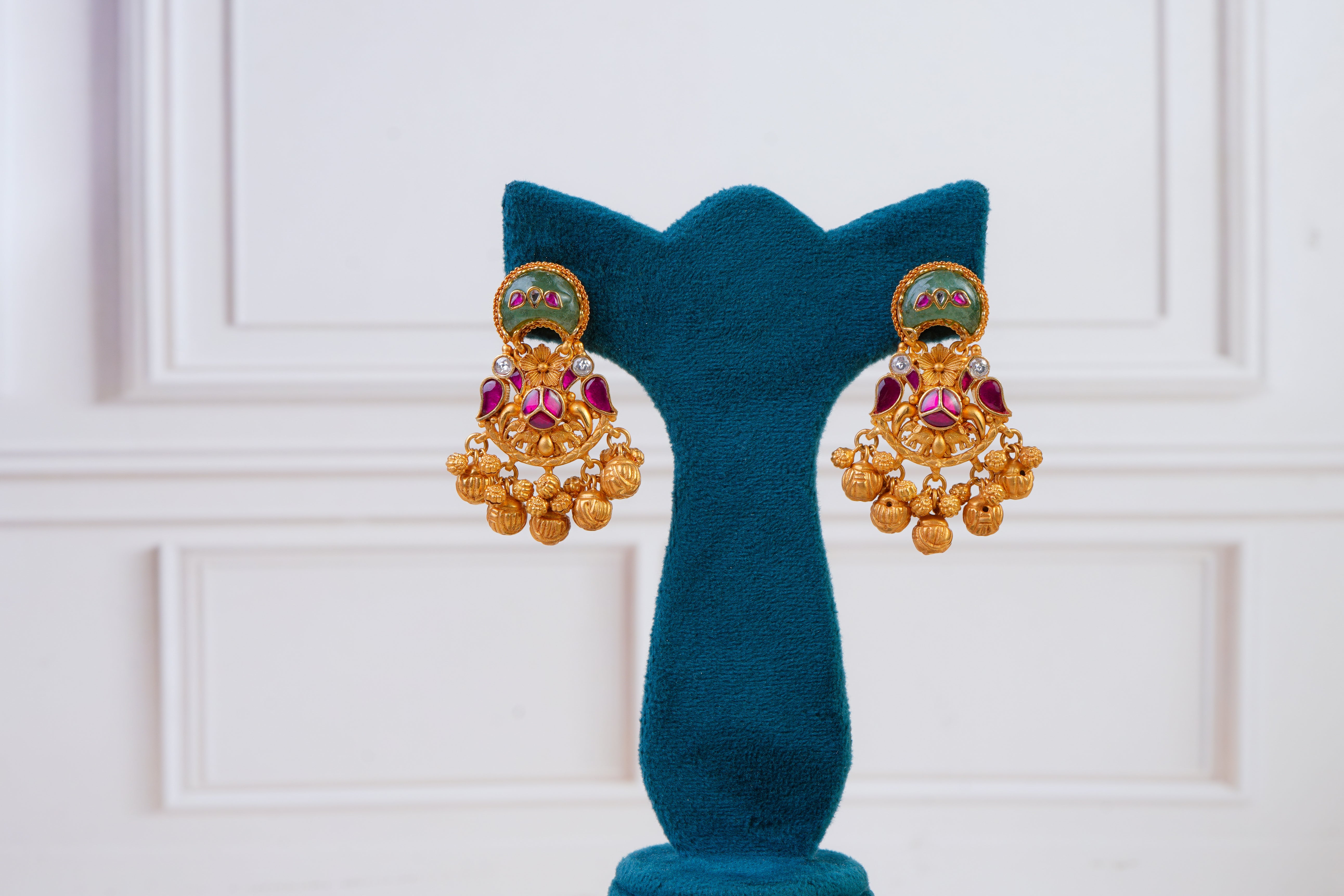 Royal Temple Kundan Pendant Set