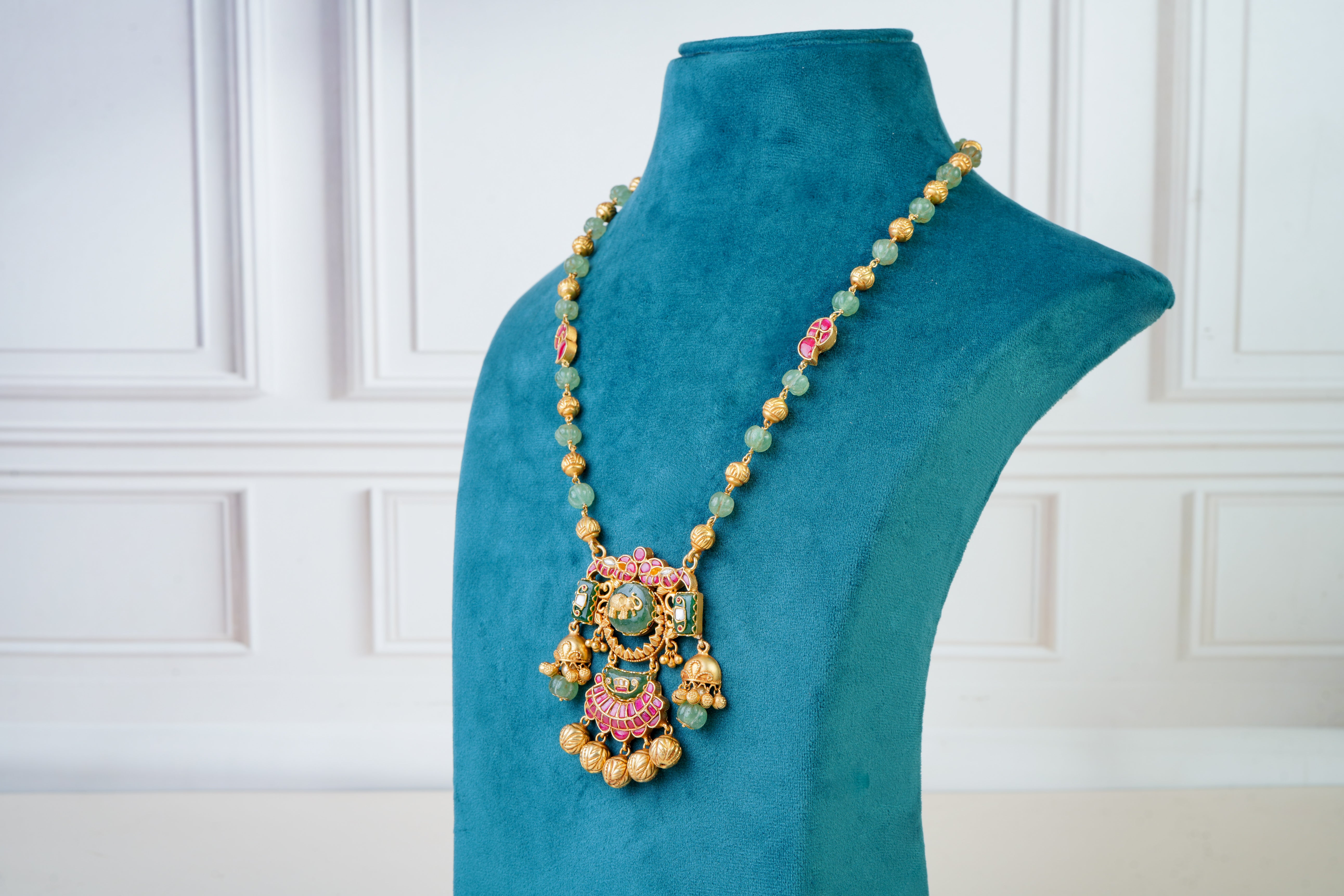 Antique Kundan Pendant Necklace Set