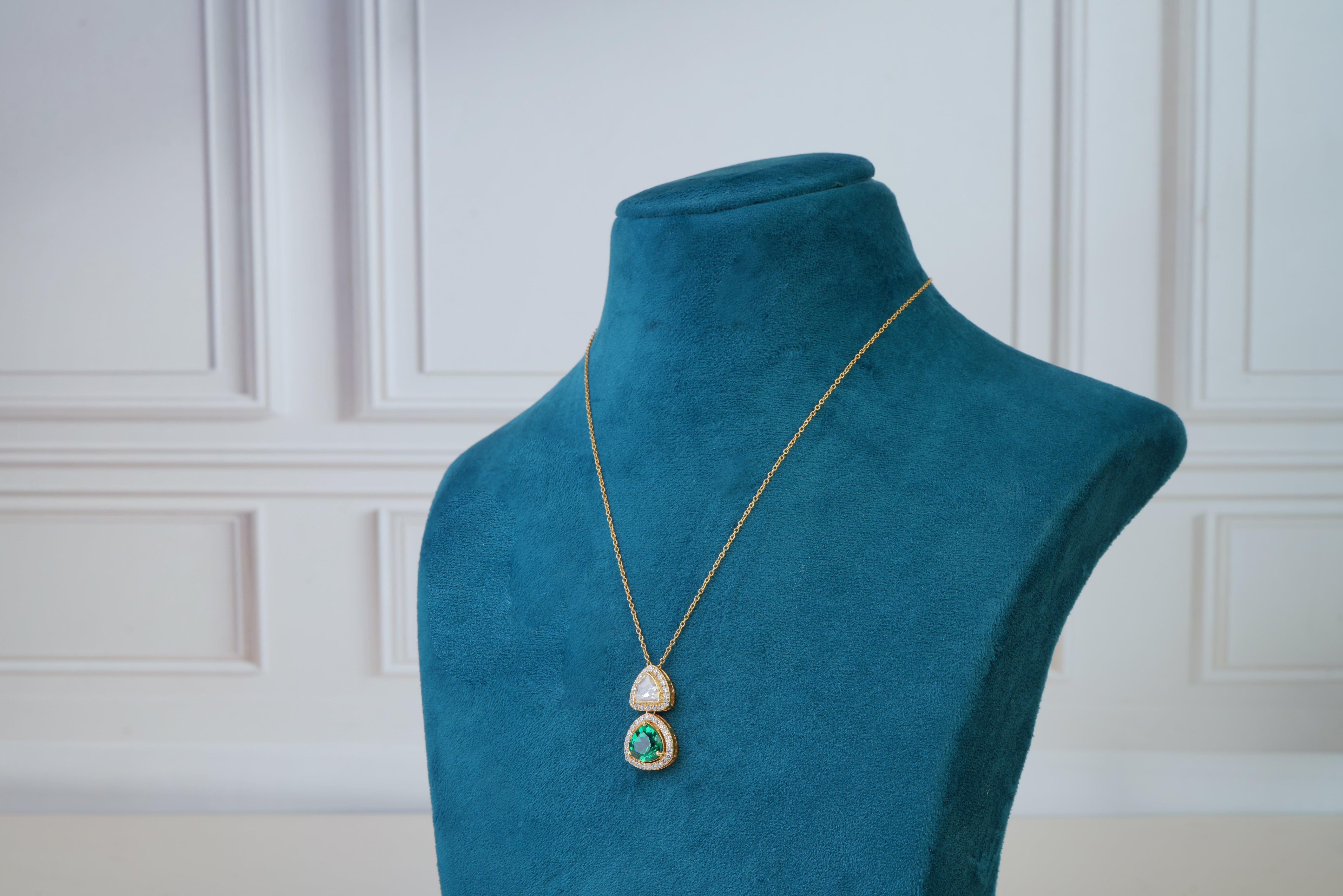Minimal Polki Pendant Necklace Set with Emerald Drop