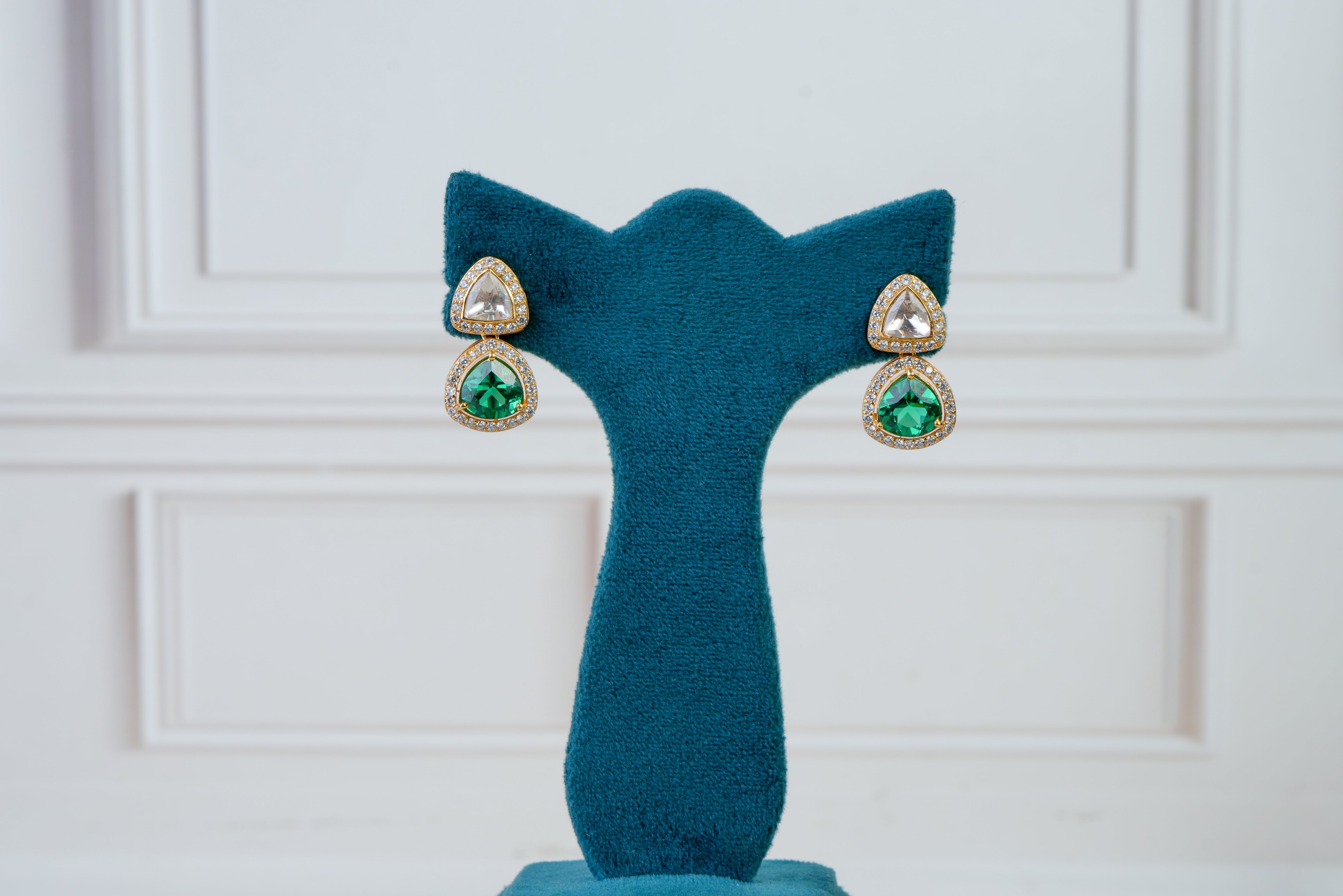Minimal Polki Pendant Necklace Set with Emerald Drop