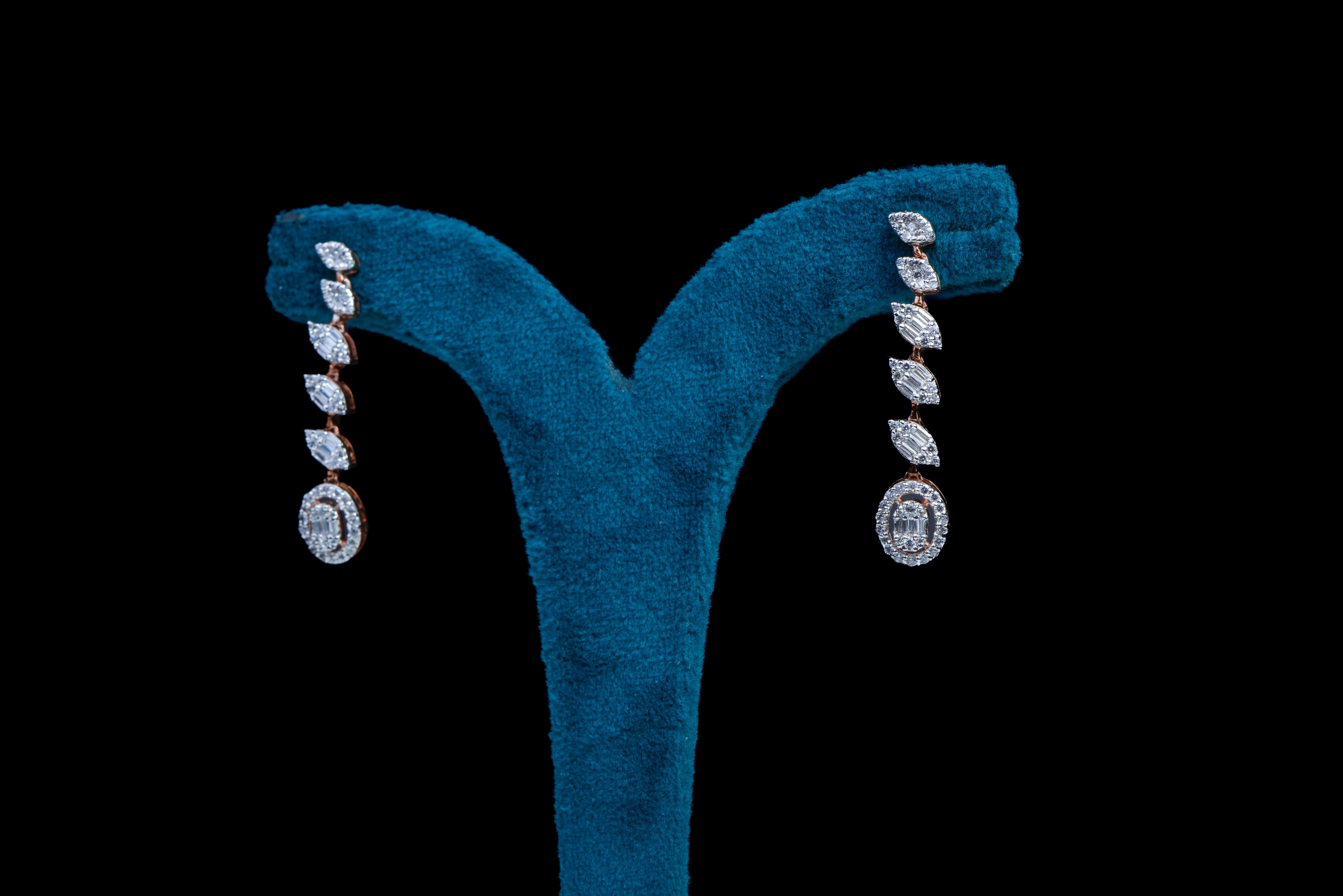 Elegant Diamond Vine Necklace Set In Silver