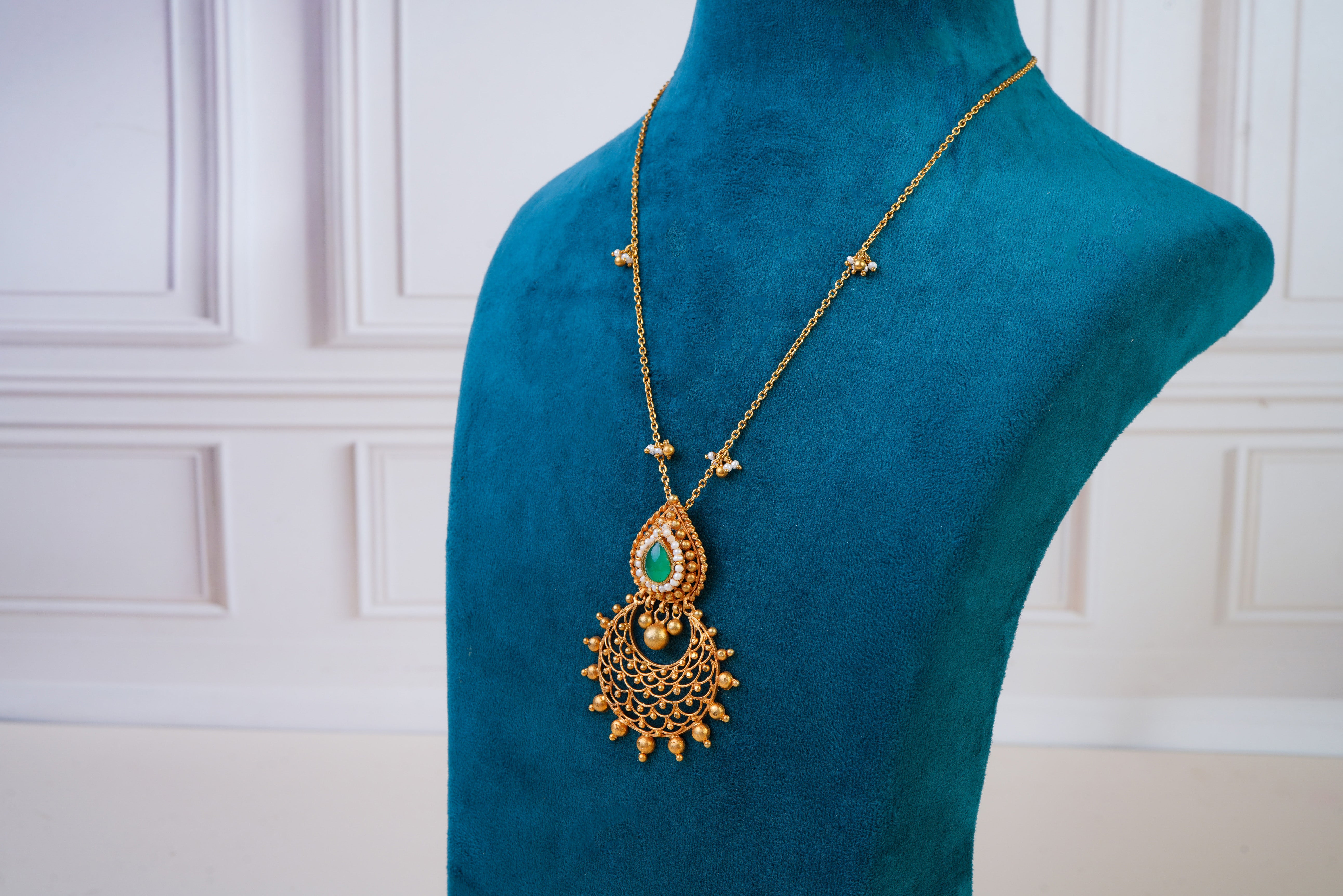 Elegant Green Stone Kundan Pendant