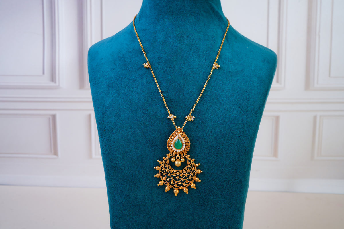 Elegant Green Stone Kundan Pendant