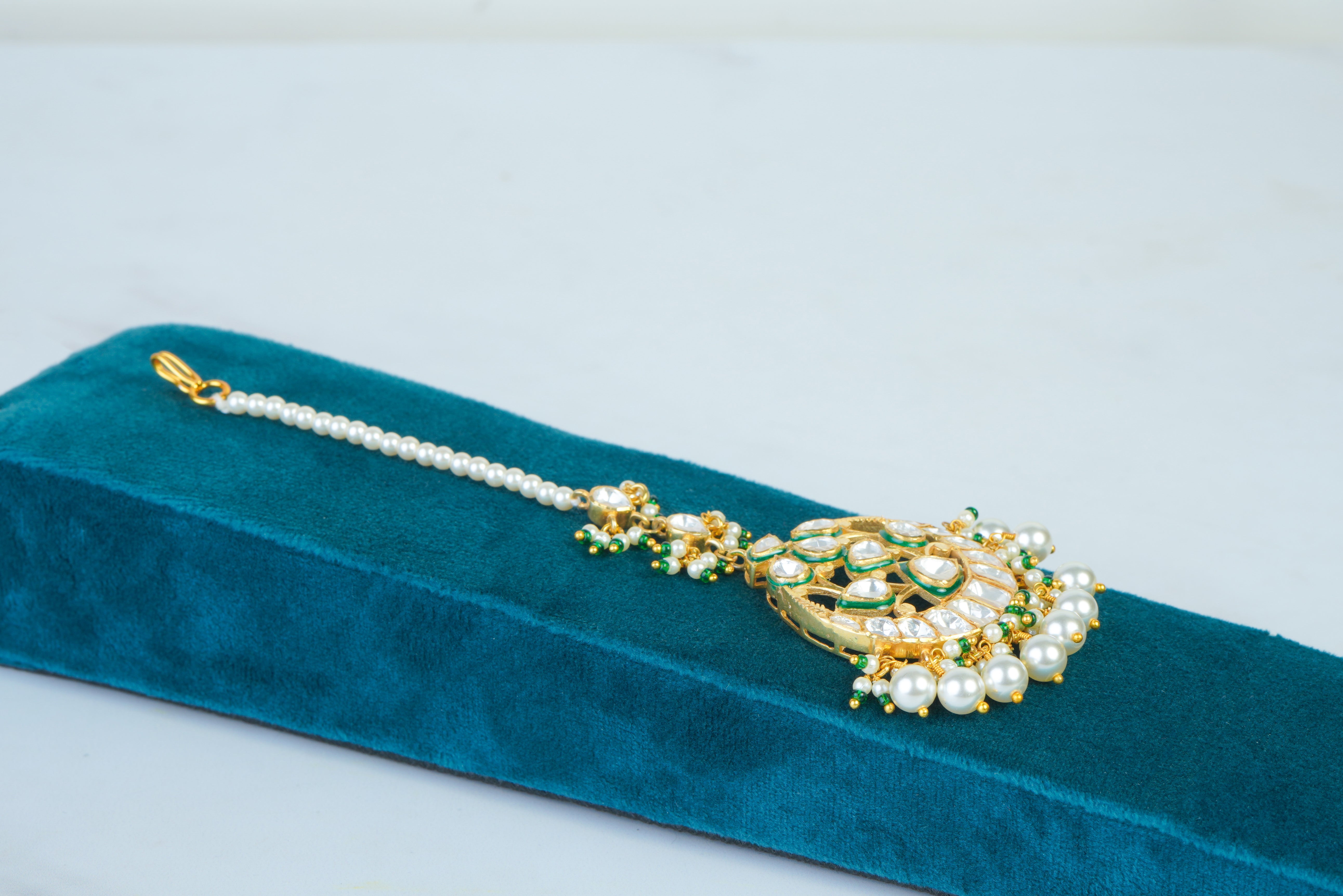 Kundan Pearl Maangtika