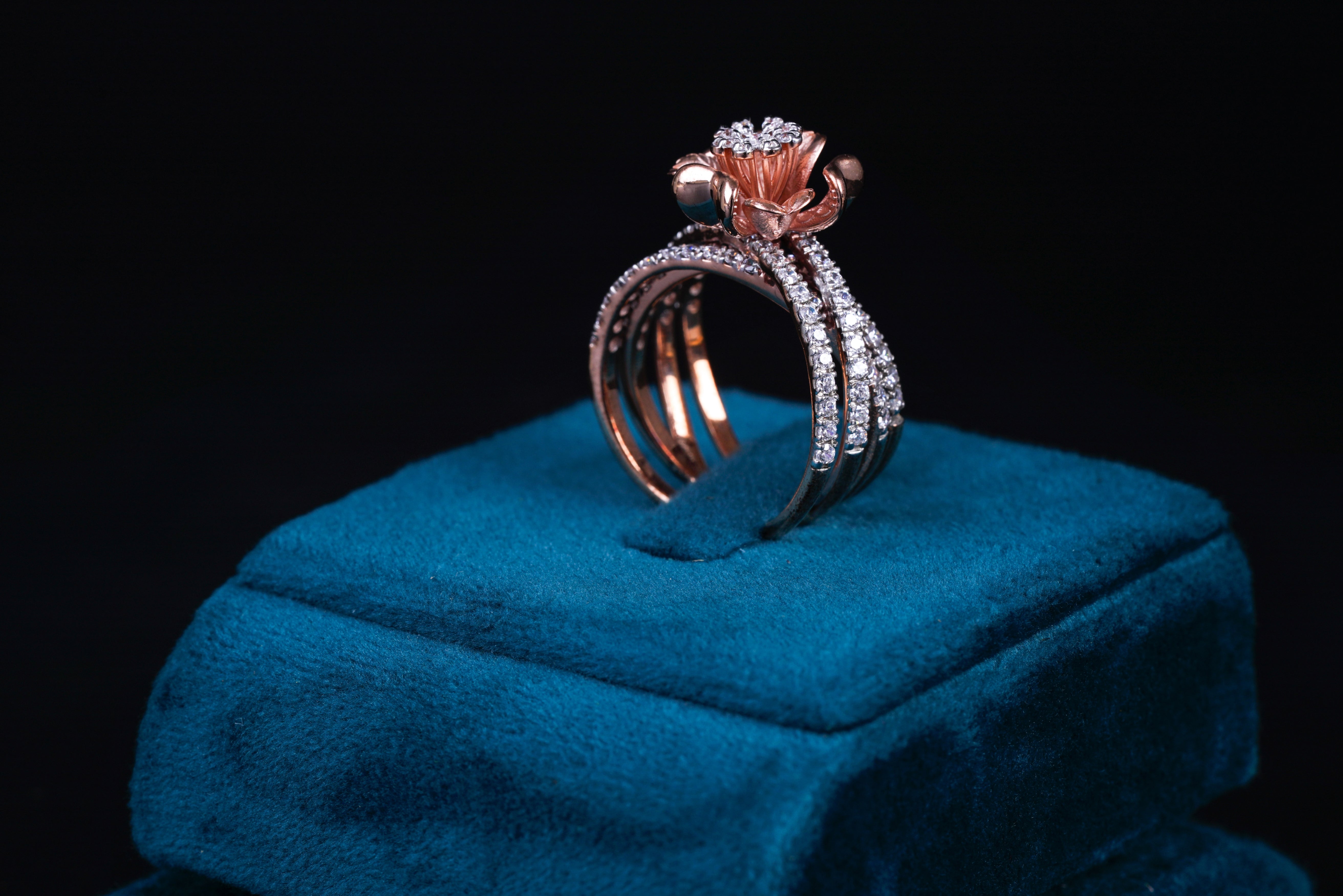 Elegant Silver Floral Diamond Ring